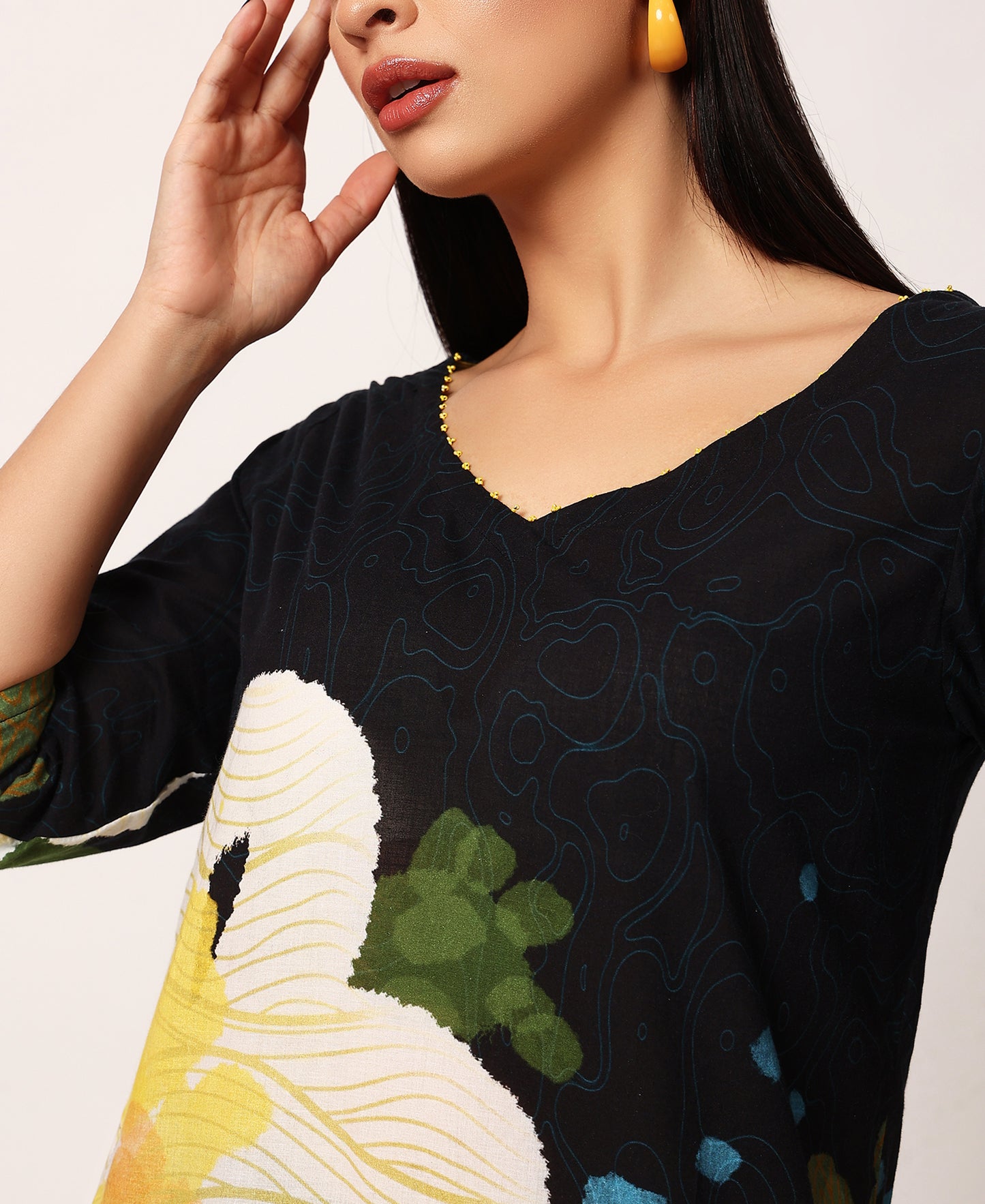 Kosumosu black kurta set