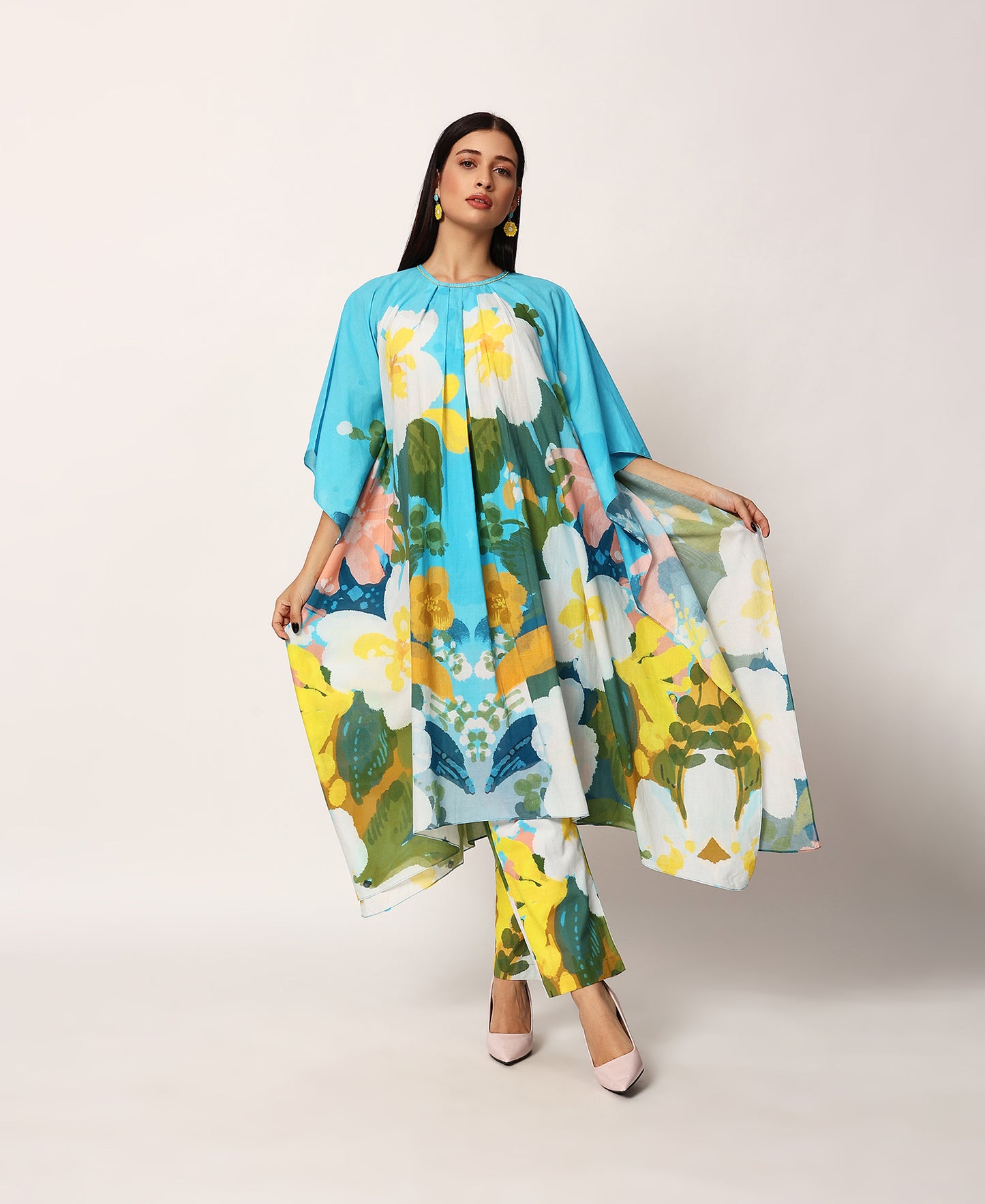 Kosumosu blue kaftaan set