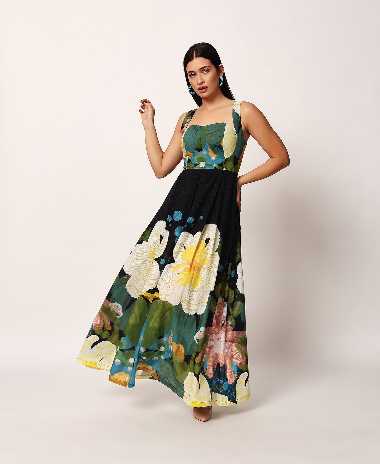 Kosumosu black dress