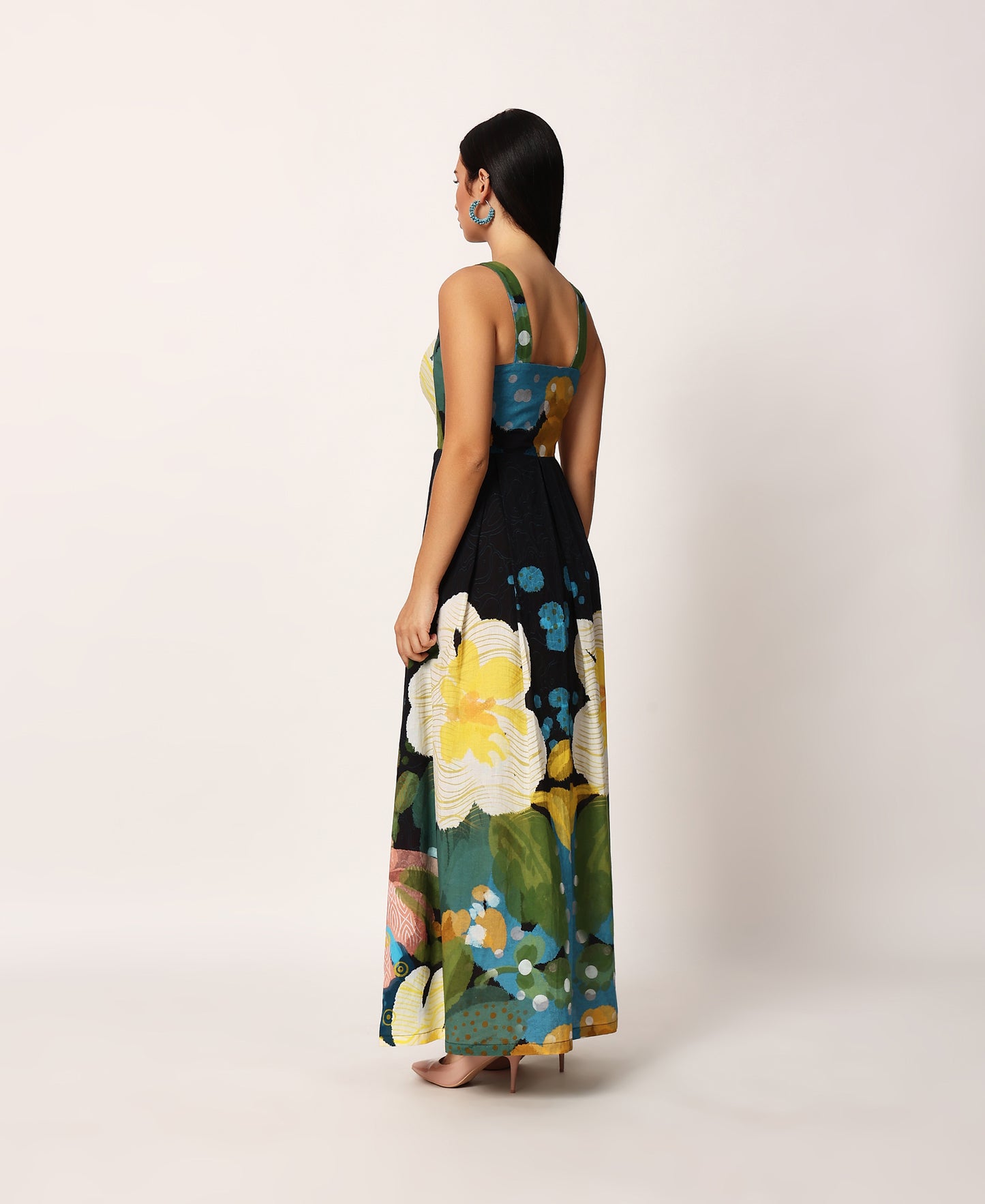 Kosumosu black dress