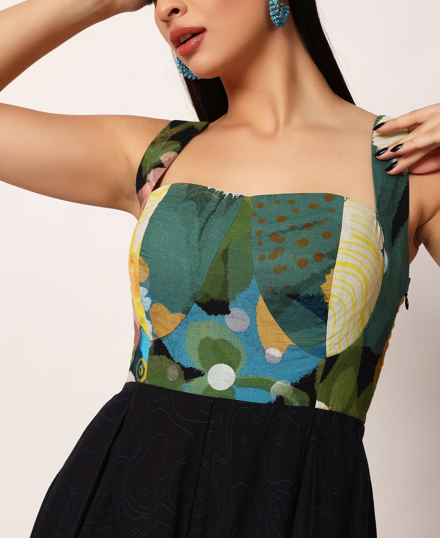 Kosumosu black dress