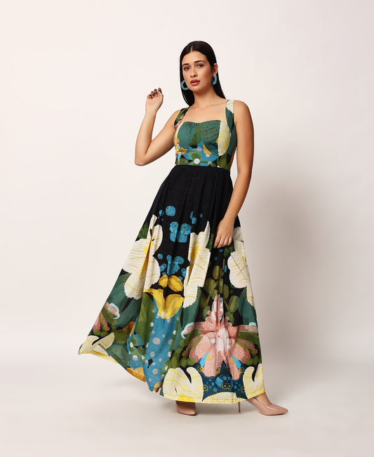 Kosumosu black dress