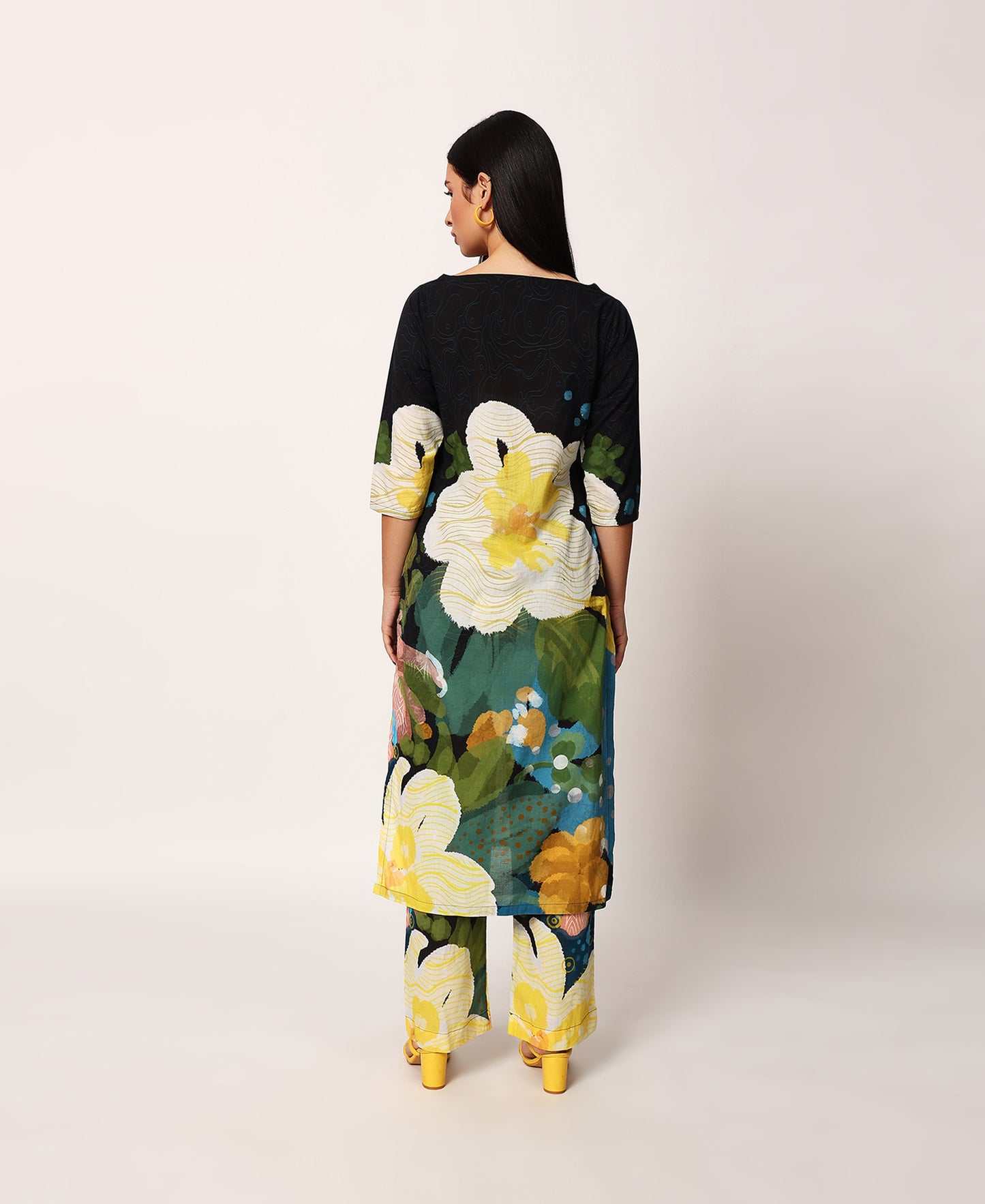 Kosumosu black kurta set